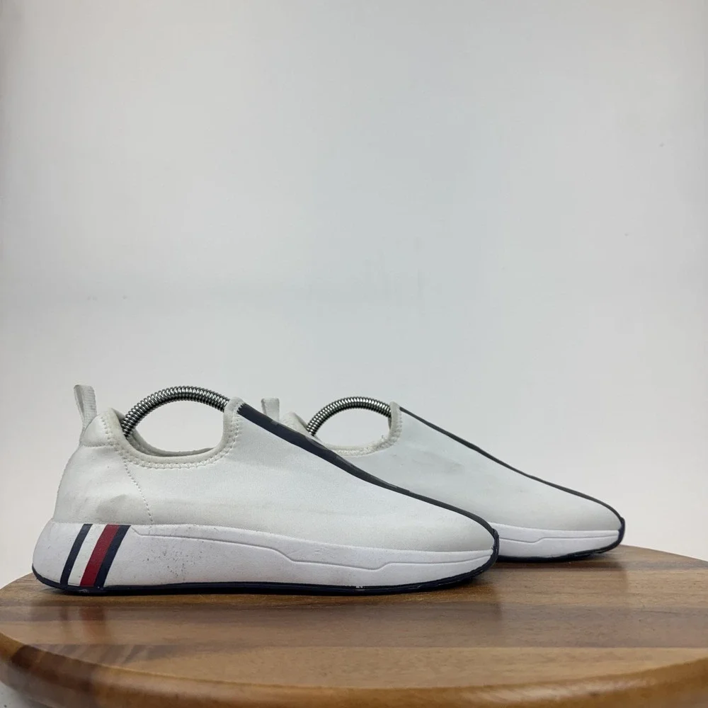 New Womens Tommy Hilfiger Arizel White Slip On Casual Sneakers Size 8.5 M NWOB
